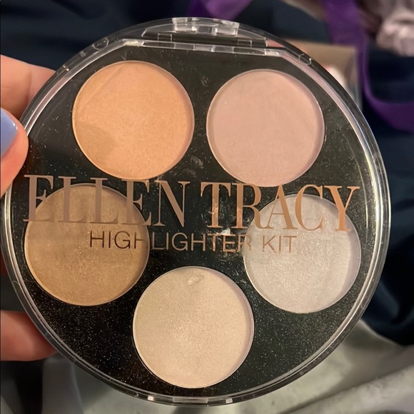 Ellen Tracy Other - Ellen Tracy Gold and Cream Highlighter for Radiant Glow